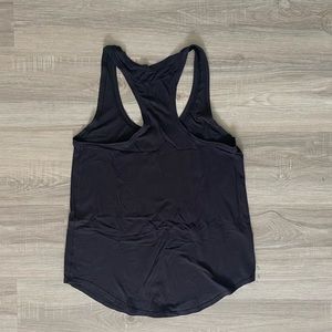 Lululemon workout tank in black size 6